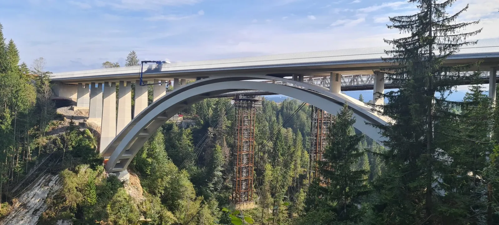 Echelsbacher Brücke über der bewaldeten Ammerschlucht
