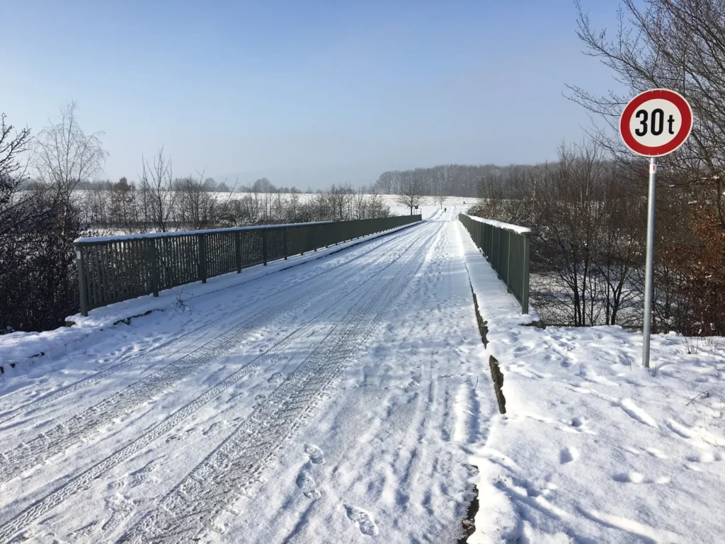 Brückenhauptprüfungen auf der Autobahn BAB A73