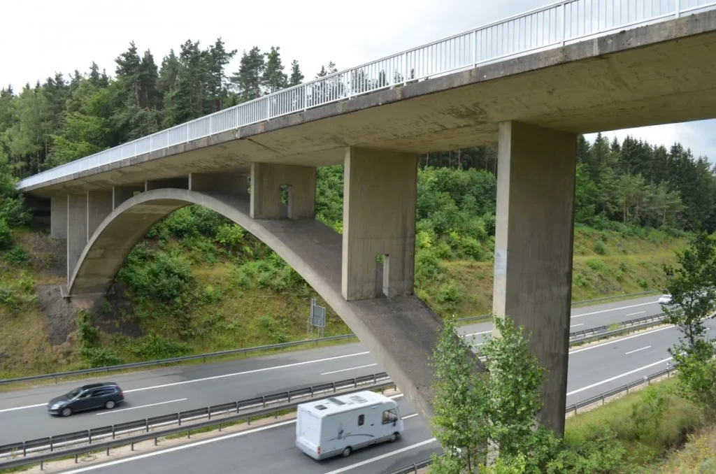 Brückenhauptprüfungen auf der Autobahn BAB A70